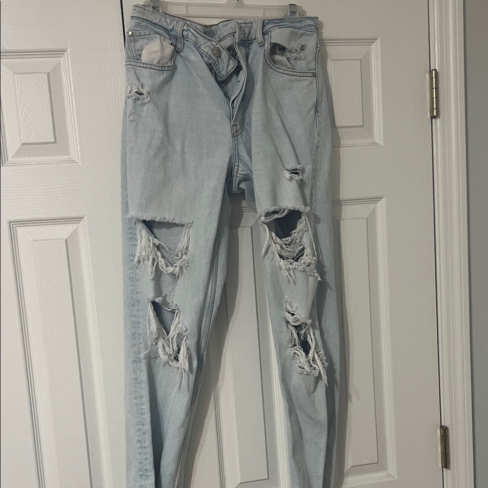 Trendy Distressed Women's Skinny Jeans in Light Blue